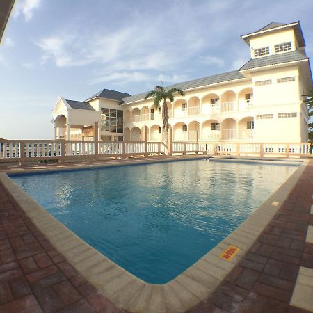Glistening Waters Hotel Фалмът Екстериор снимка