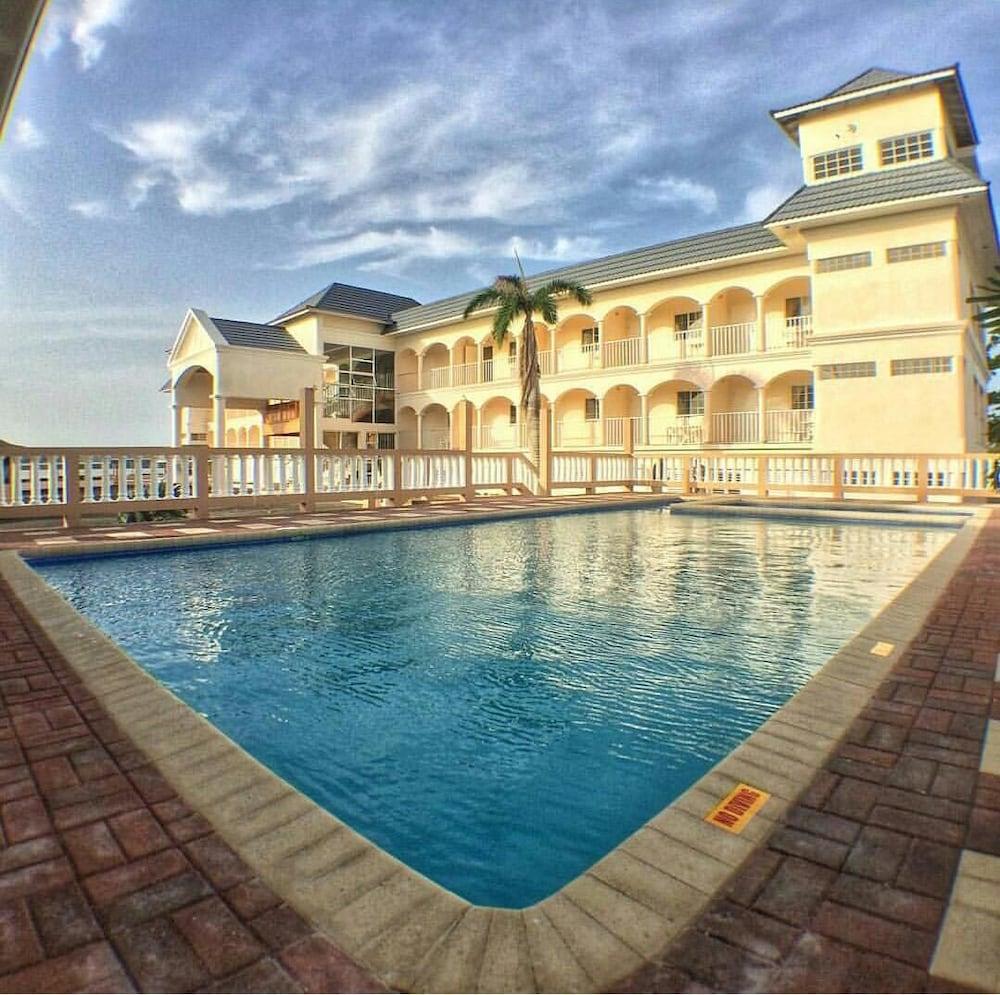 Glistening Waters Hotel Фалмът Екстериор снимка