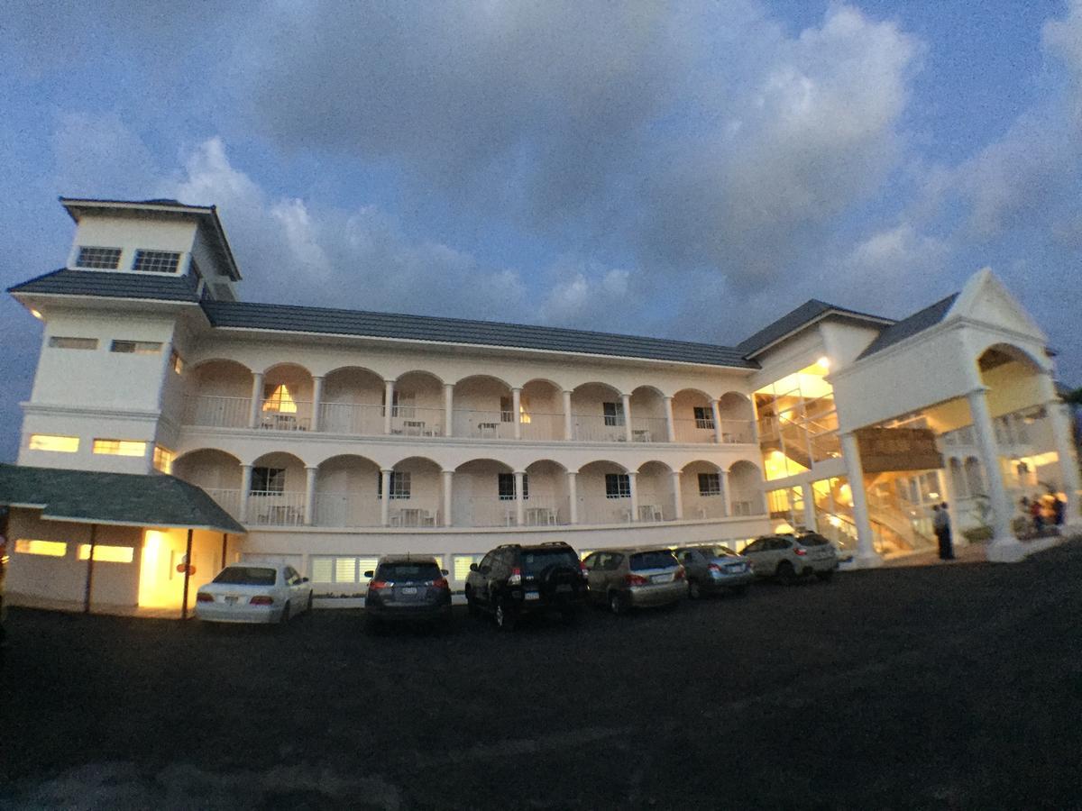 Glistening Waters Hotel Фалмът Екстериор снимка