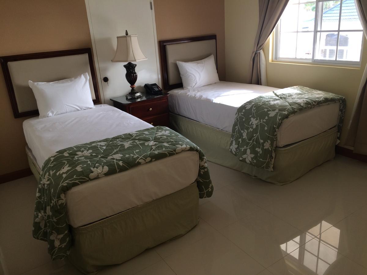 Glistening Waters Hotel Фалмът Екстериор снимка
