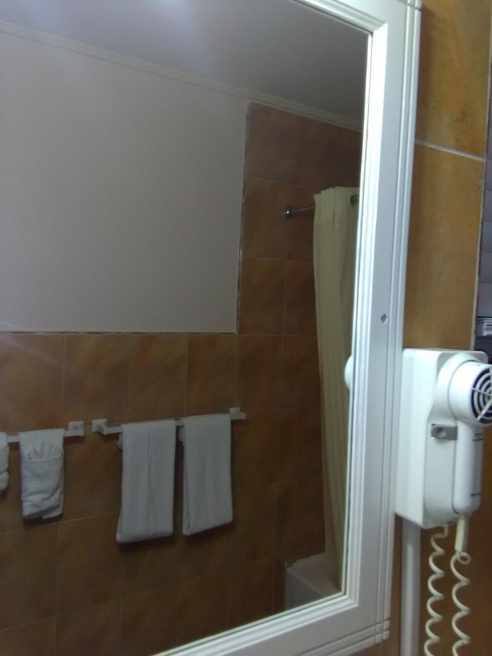 Glistening Waters Hotel Фалмът Екстериор снимка